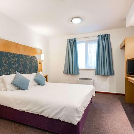 Comfort Inn Manchester North ミドルトン エクステリア 写真