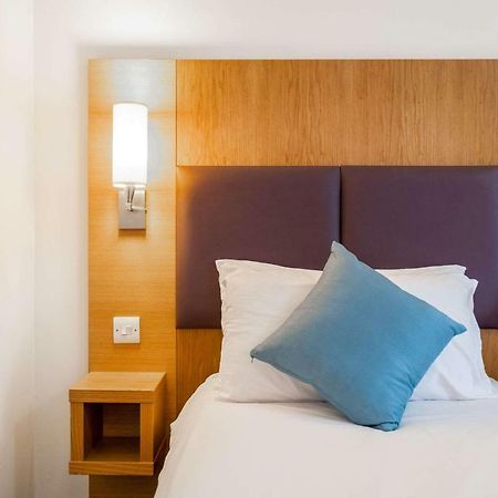 Comfort Inn Manchester North ミドルトン エクステリア 写真