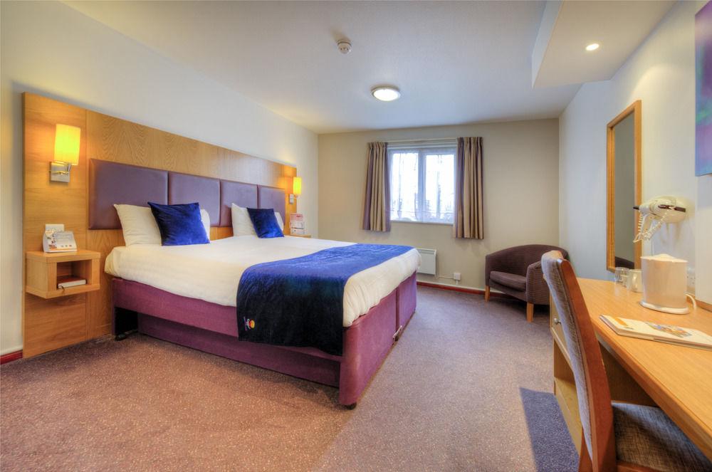 Comfort Inn Manchester North ミドルトン エクステリア 写真