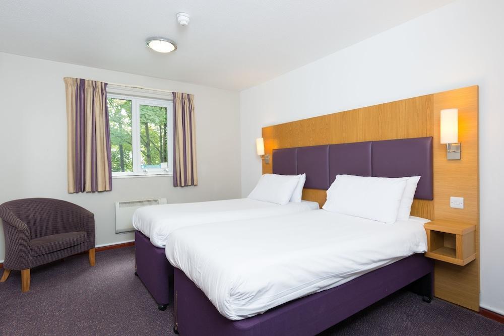 Comfort Inn Manchester North ミドルトン エクステリア 写真
