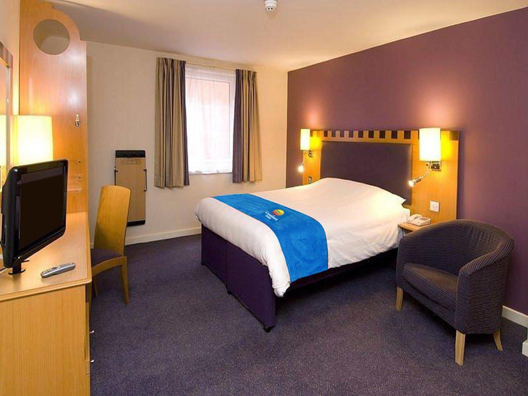 Comfort Inn Manchester North ミドルトン エクステリア 写真