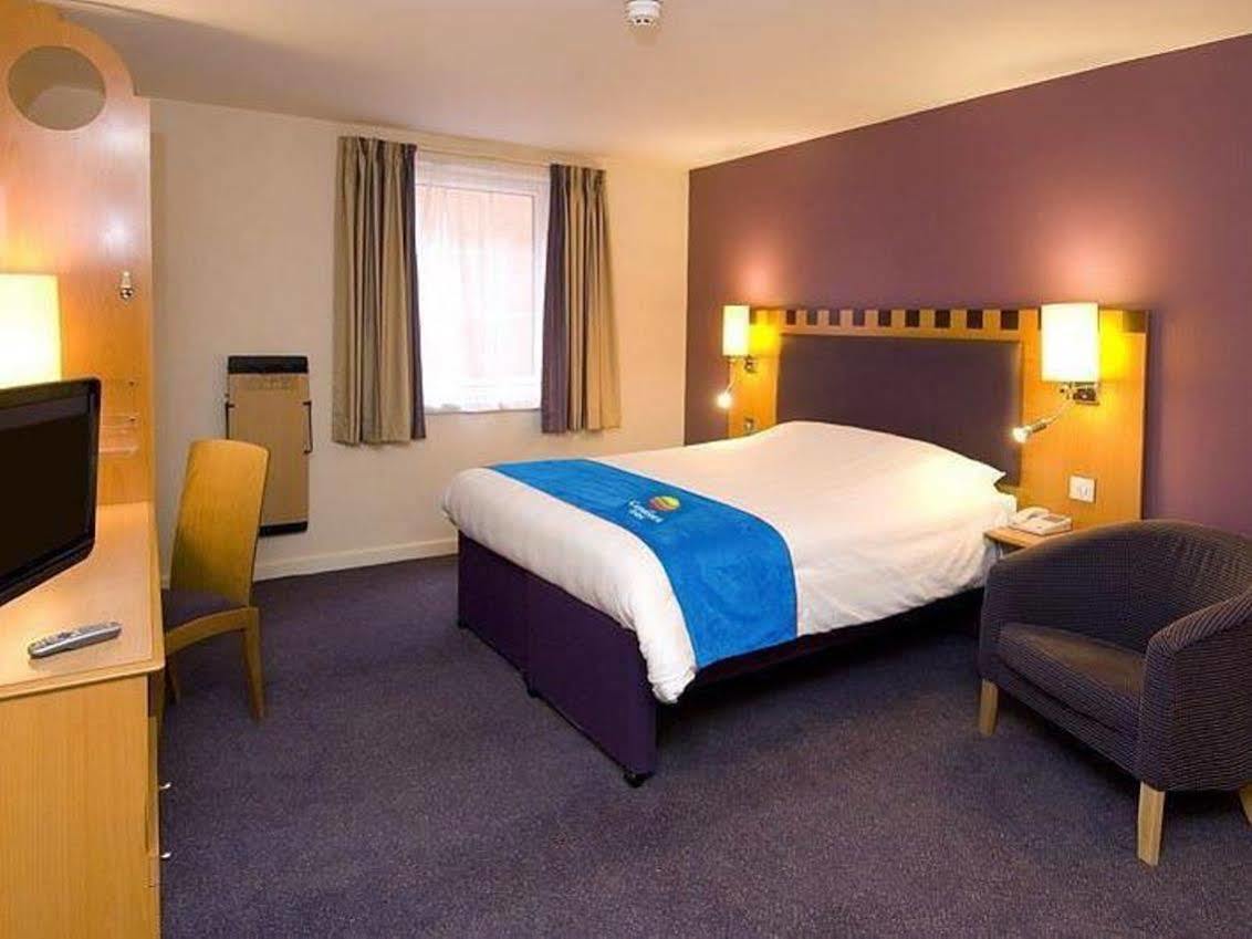 Comfort Inn Manchester North ミドルトン エクステリア 写真