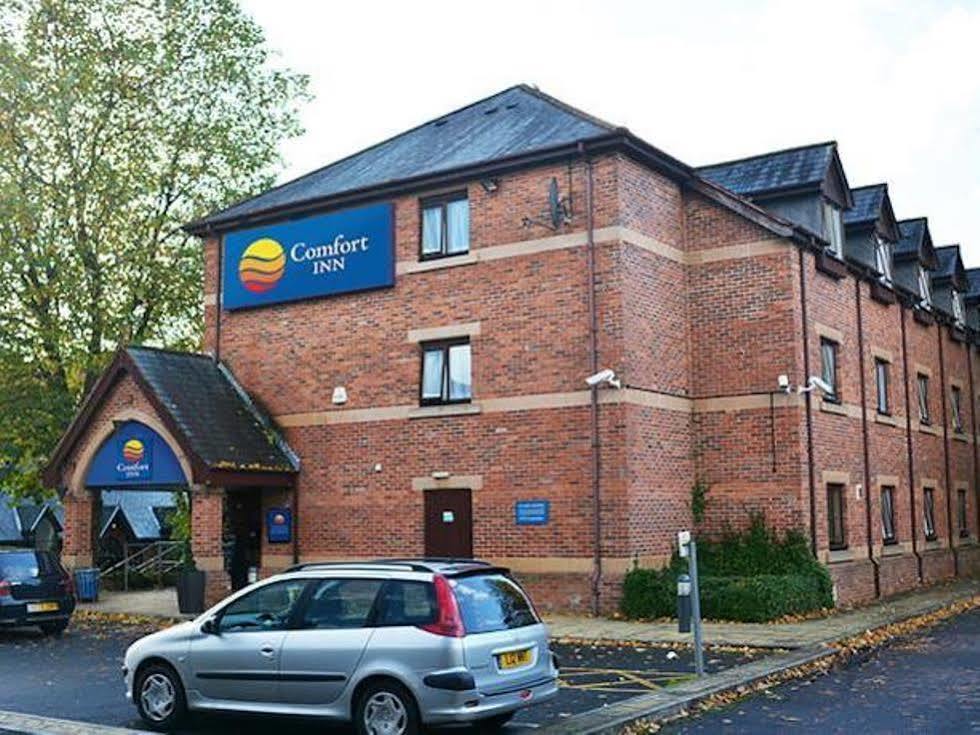 Comfort Inn Manchester North ミドルトン エクステリア 写真