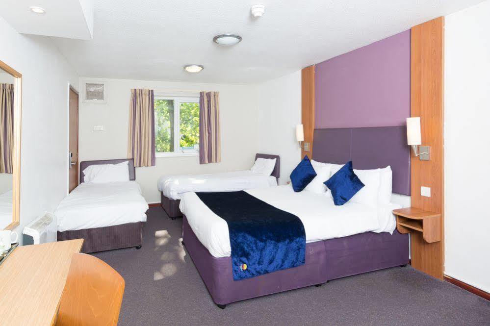 Comfort Inn Manchester North ミドルトン エクステリア 写真