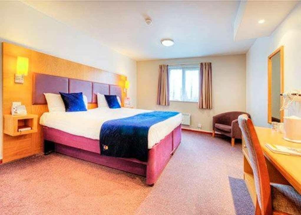 Comfort Inn Manchester North ミドルトン エクステリア 写真