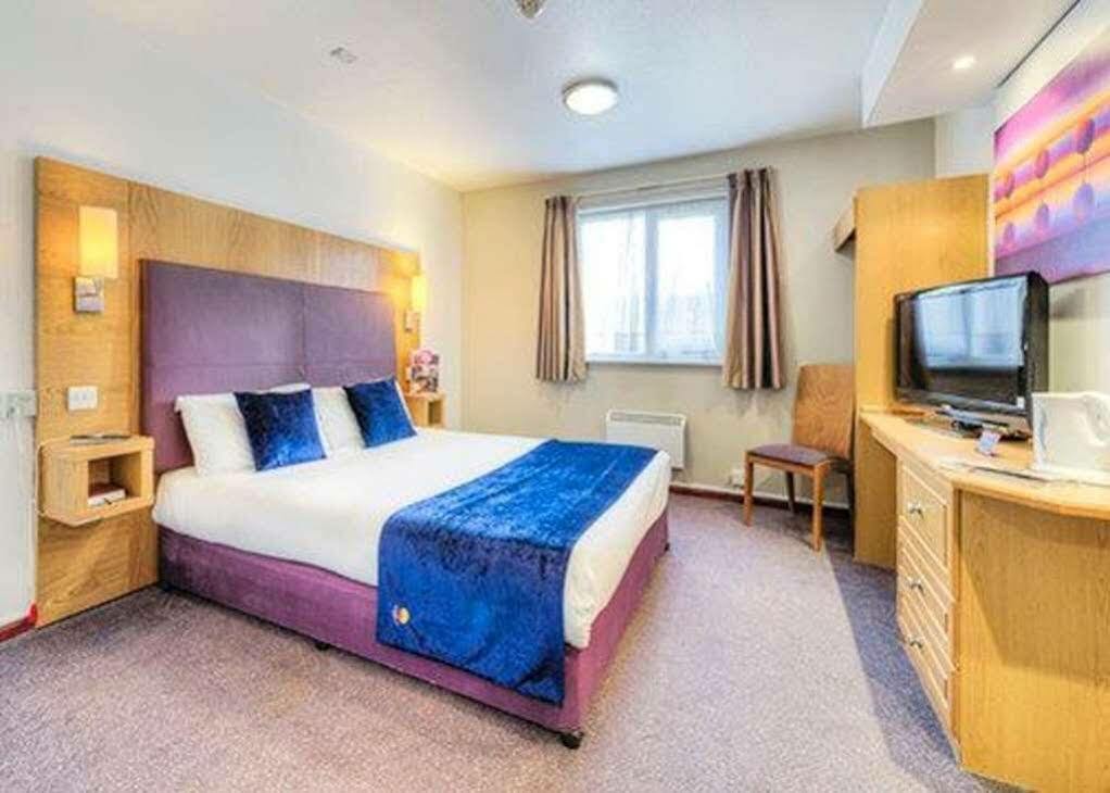 Comfort Inn Manchester North ミドルトン エクステリア 写真