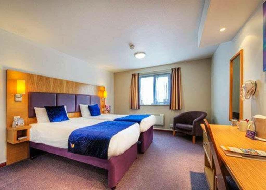 Comfort Inn Manchester North ミドルトン エクステリア 写真