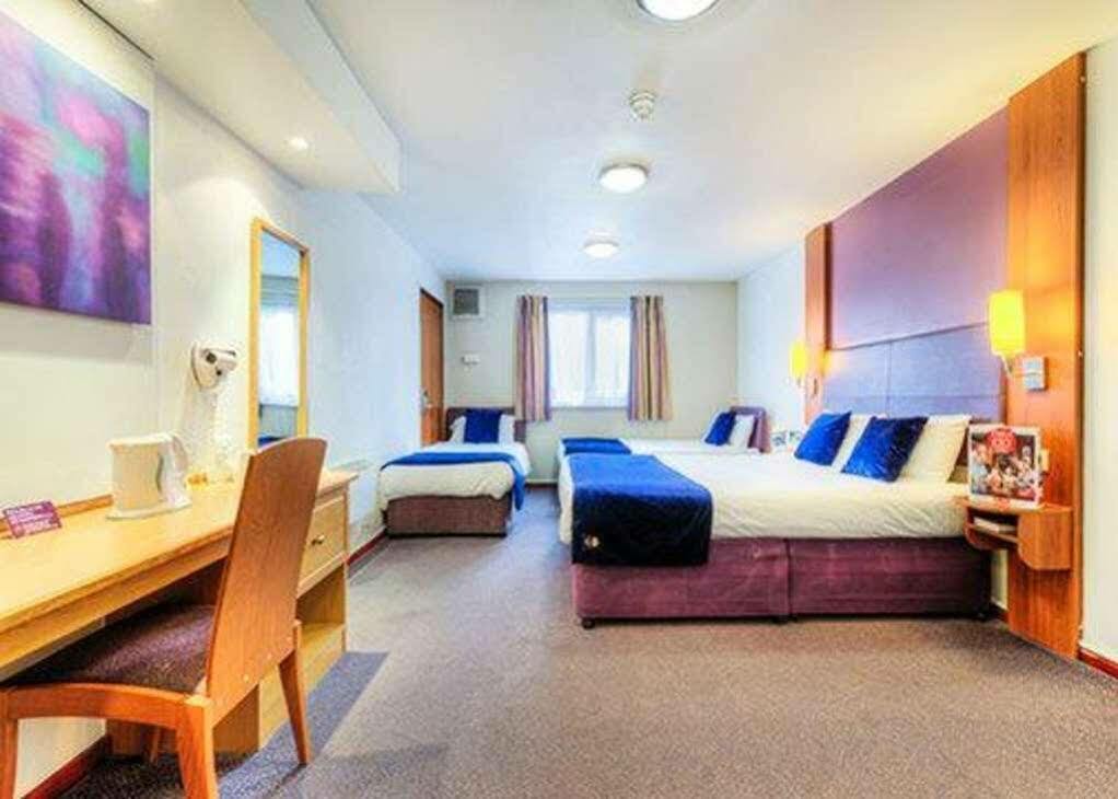 Comfort Inn Manchester North ミドルトン エクステリア 写真