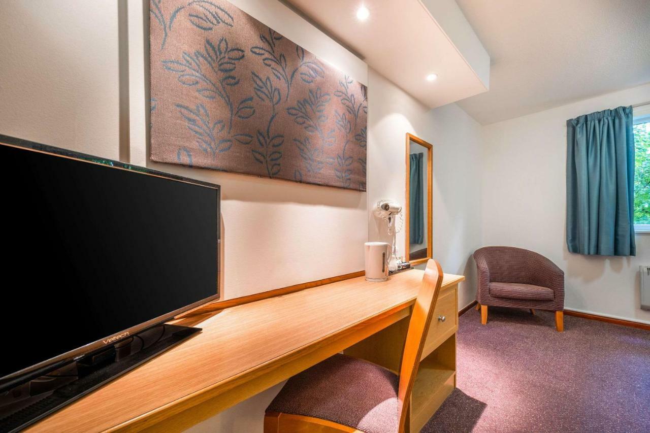 Comfort Inn Manchester North ミドルトン エクステリア 写真