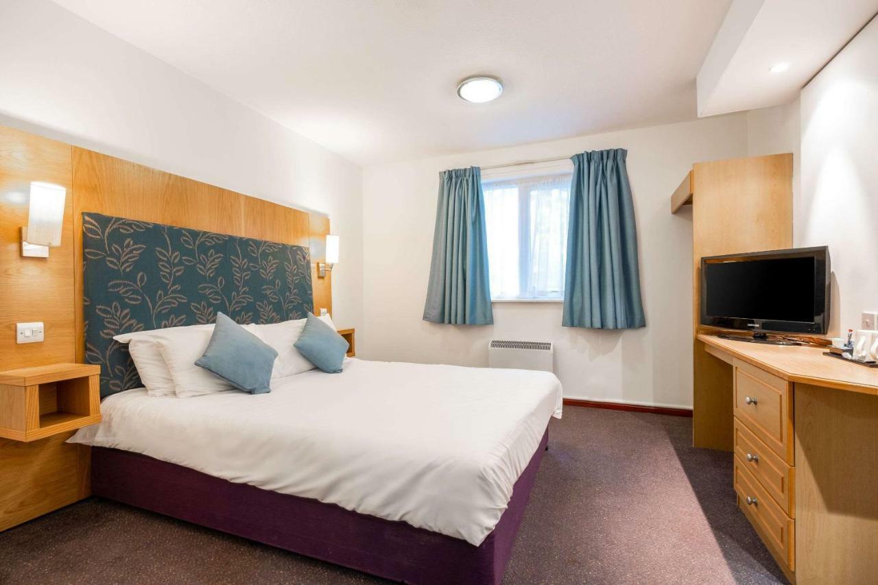 Comfort Inn Manchester North ミドルトン エクステリア 写真