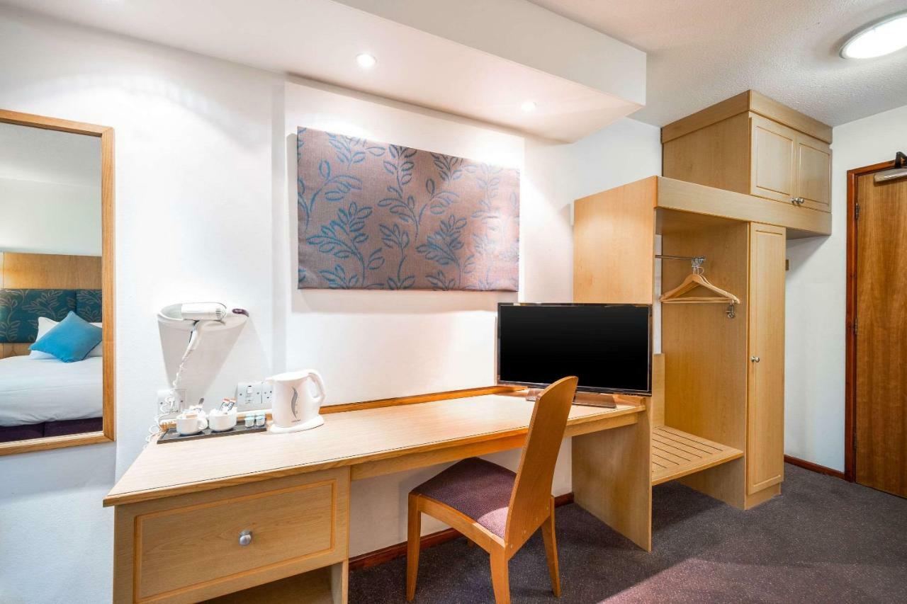 Comfort Inn Manchester North ミドルトン エクステリア 写真