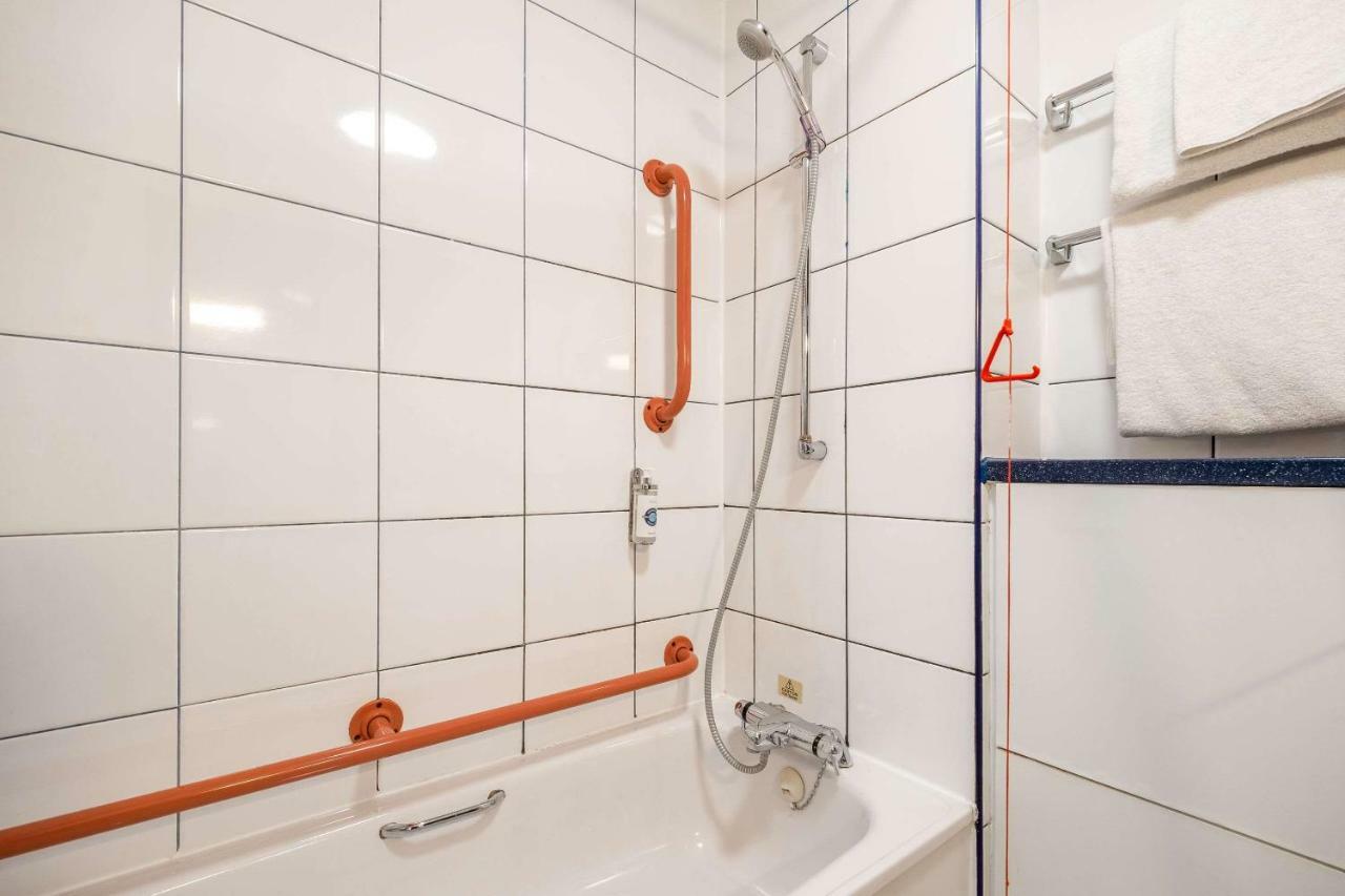 Comfort Inn Manchester North ミドルトン エクステリア 写真