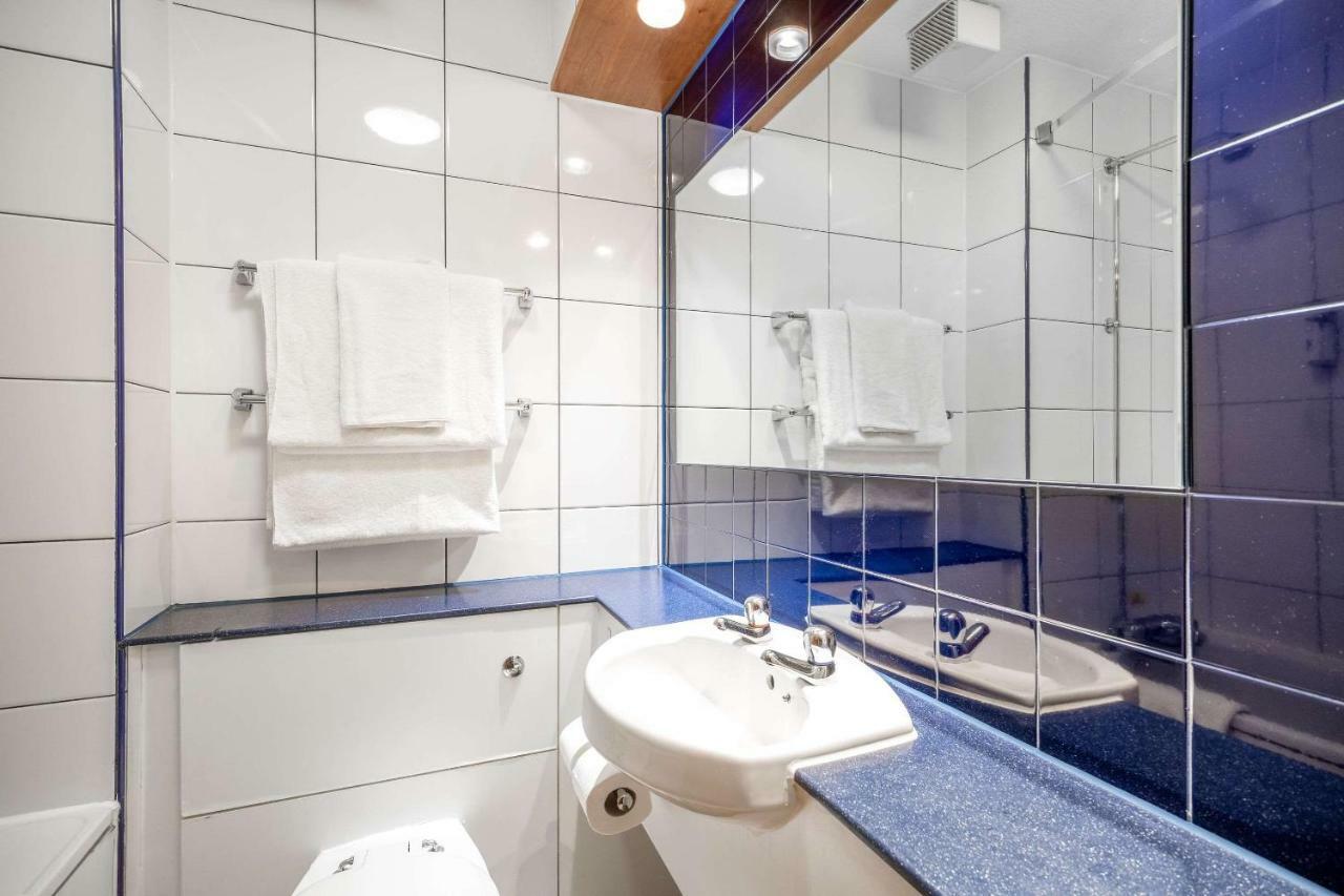 Comfort Inn Manchester North ミドルトン エクステリア 写真