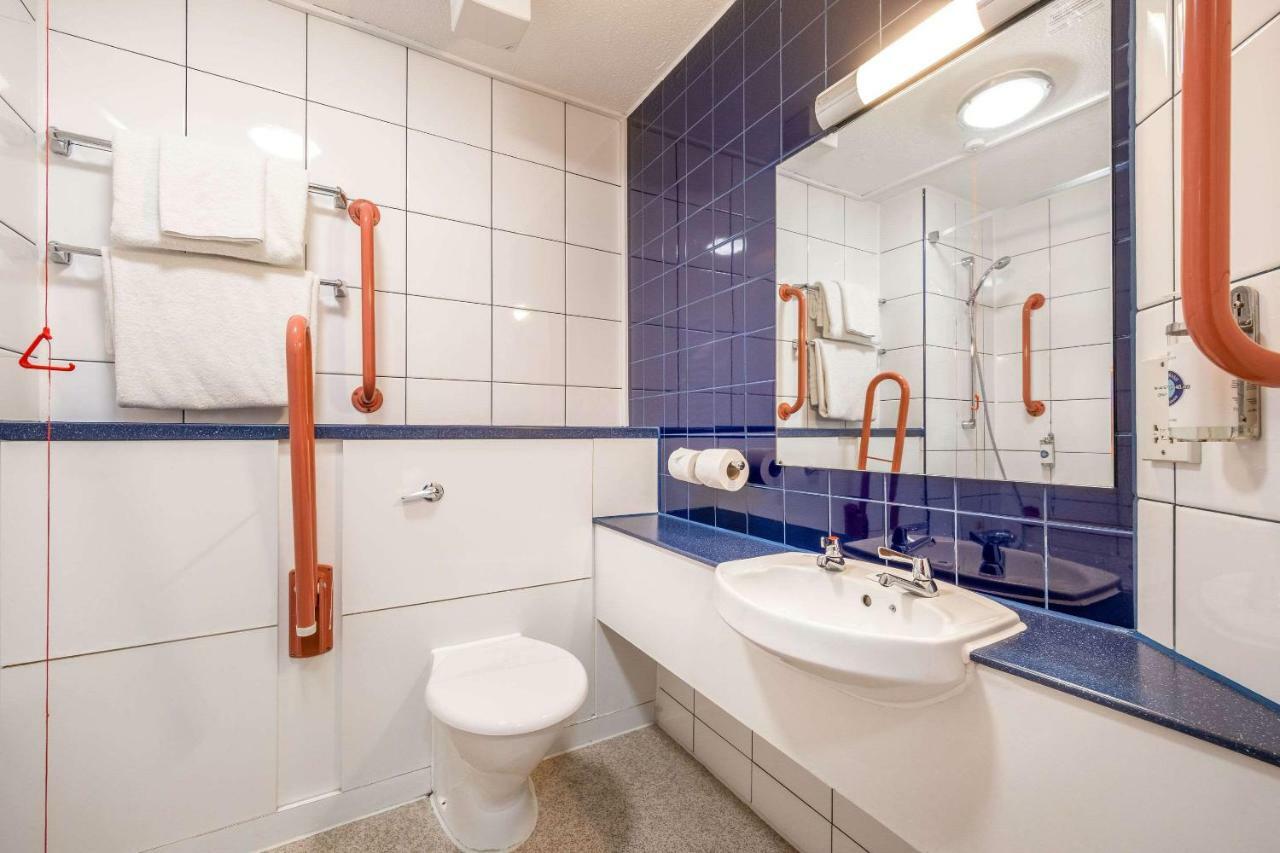 Comfort Inn Manchester North ミドルトン エクステリア 写真