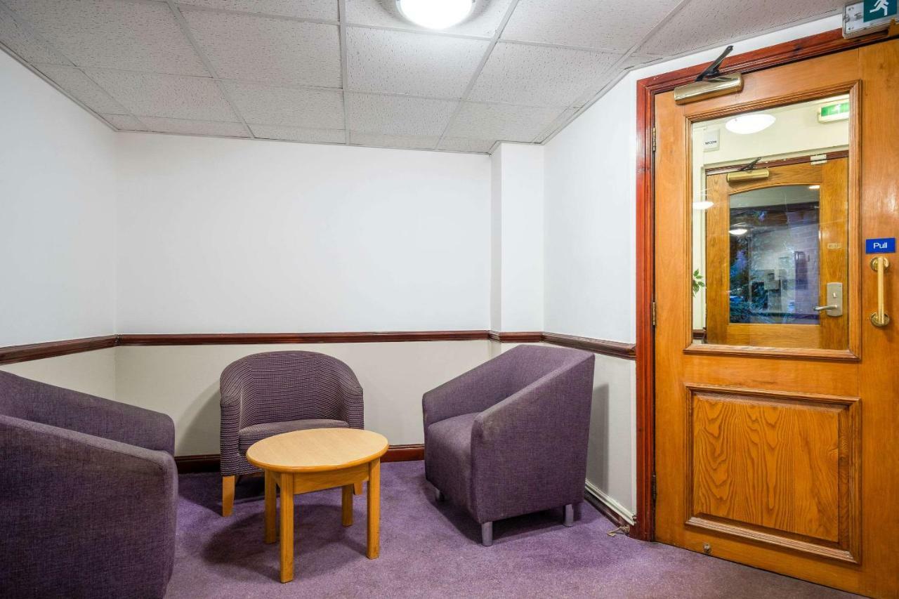 Comfort Inn Manchester North ミドルトン エクステリア 写真