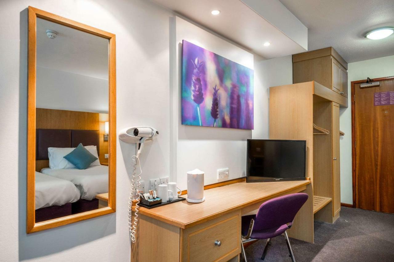 Comfort Inn Manchester North ミドルトン エクステリア 写真