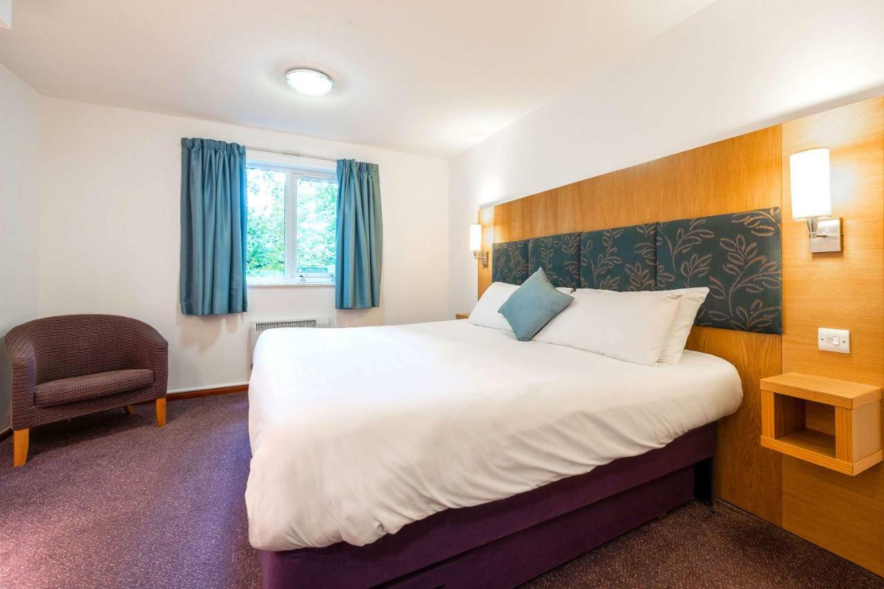 Comfort Inn Manchester North ミドルトン エクステリア 写真