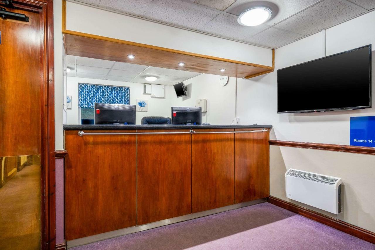 Comfort Inn Manchester North ミドルトン エクステリア 写真